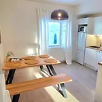 Beautiful In The Middle Of The With Own Parking - Applegarden - 5-6 Persons Appartamento Lahti